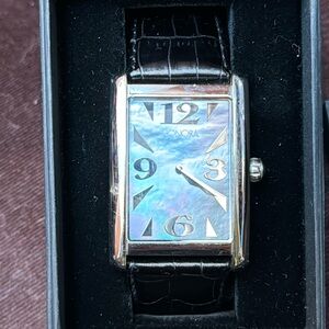 Mens honora watch. Pre worn.  look at description for details.